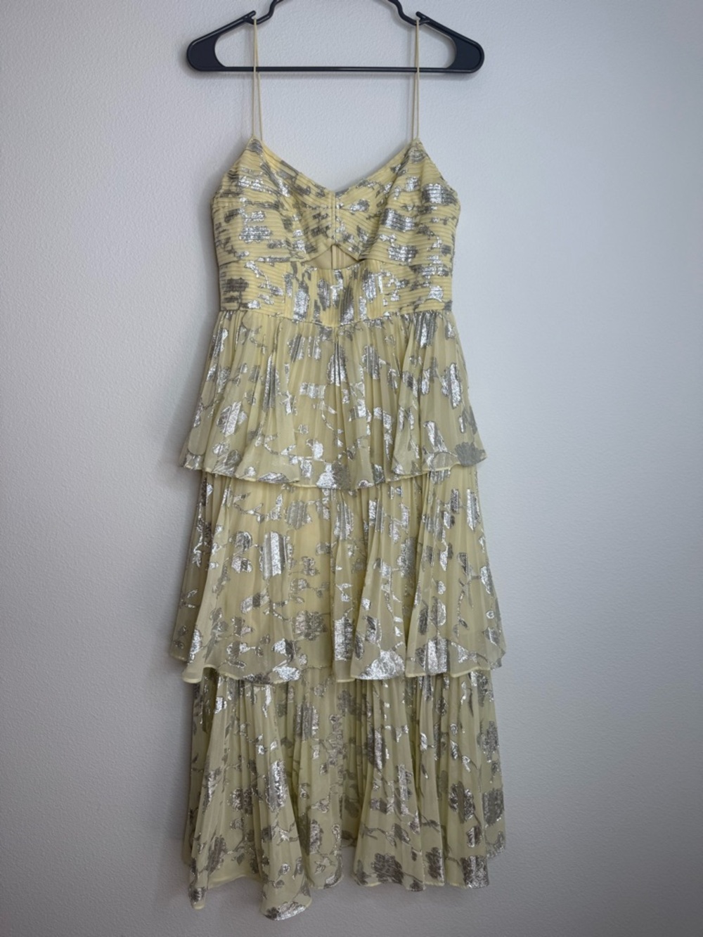 Self-Portrait Yellow Metallic
Jacquard Tiered Midi Dress Sz 8 - Picture 5 of 16